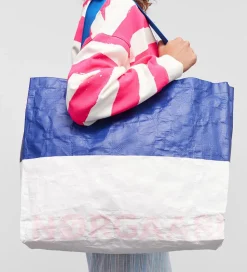 Mads Nørgaard Shopper - Laundrette Athens - Surf The Web