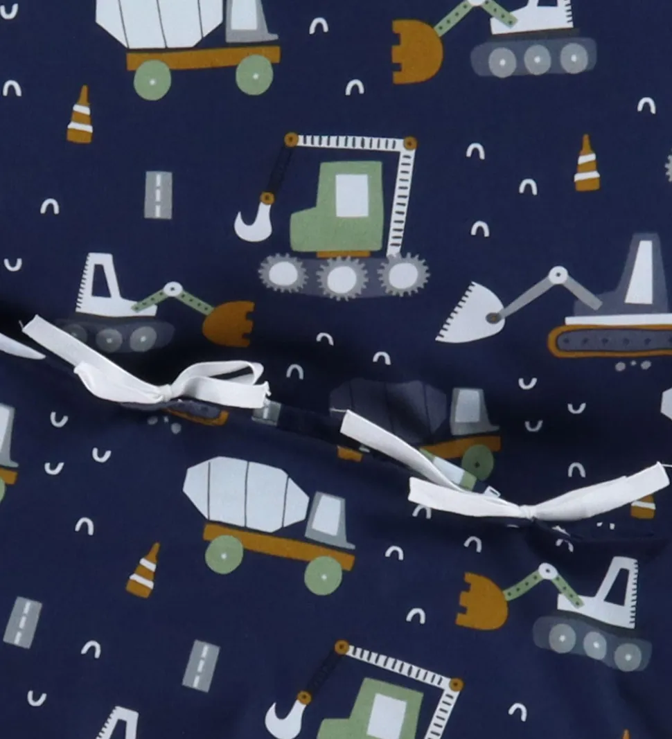Nørgaard Madsens Sengetøj - Baby - Navy m. Arbejdsmaskiner