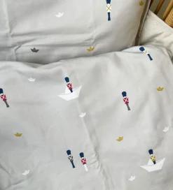 Vanilla Copenhagen Sengetøj - Junior - Tin Stick Man - Cozy Grey